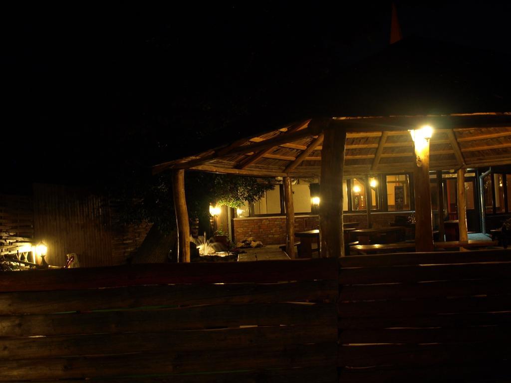 Casa Preturii Hotel Tîrgu Lăpuş Zewnętrze zdjęcie